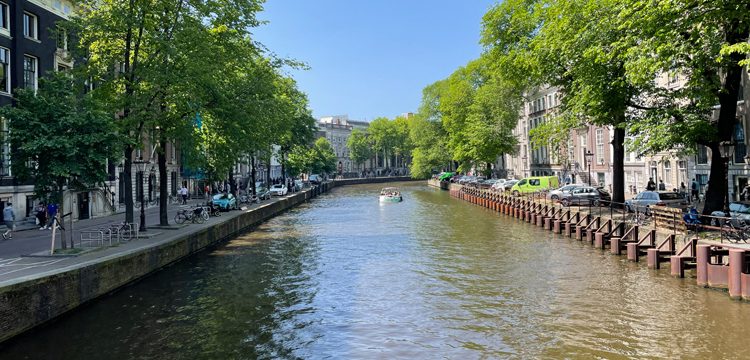 Zo kies je een privé-rondvaart die echt bij Amsterdam past